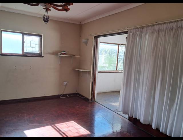 4 BEDROOM HOUSE FOR SALE IN SEA VIEW